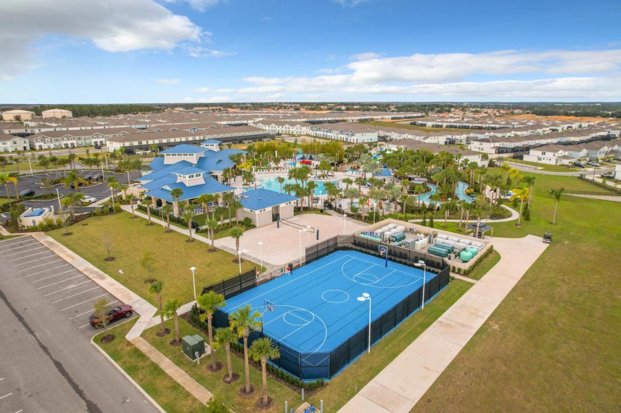 Windsor Island Vacation Pool *