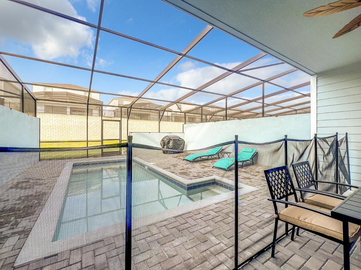 Windsor Island Vacation Pool